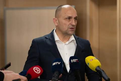 Osijek, 28. 3. 2026., Mini simpozij Dr. Ante StarčevićIvan Anu&scaron;ić; Simpozij; Ante Starčević; Hotel Osijek