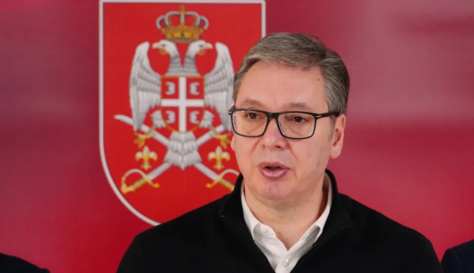 Beograd, 29.1.2026.- Srbija ponovno uvodi vojni rok, objavio je u ?etvrtak predsjednik Aleksandar Vučić rekav?i da je zabrinut zbog navodnog formiranja vojnih saveza protiv Srbije. Obvezno slu?enje vojske uvest ?e se krajem 2026. ili po?etkom 2027., rekao je Vu?i? nakon sastanka s vojnim ?elnicima. foto HINA/ TANJUG/ VLADIMIR ?POR?I?/ ua