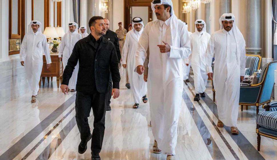 TOPSHOT - This handout picture released by Qatar's Amiri Diwan shows Qatar's Emir Sheikh Tamim bin Hamad Al-Thani receiving Ukraine's President Volodymyr Zelensky at Lusail Palace in Doha on March 28, 2026. Zelensky is on an unannounced tour visiting several Arab countries in the Gulf, having already made agreements with the UAE and Saudi Arabia on defence in previous legs of the trip. Earlier in March 2026, he said that 201 Ukrainian anti-drone military experts were in or on their way to the Middle East to help the UAE, Qatar, Saudi Arabia and Kuwait. (Photo by Qatar Amiri Diwan/AFP)/XGTY/RESTRICTED TO EDITORIAL USE - MANDATORY CREDIT "AFP PHOTO/QATAR AMIRI DIWAN" - NO MARKETING NO ADVERTISING CAMPAIGNS - DISTRIBUTED AS A SERVICE TO CLIENTS
