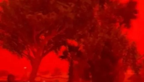 SYDNEY, 29. ožujka 2026. (Hina/Reuters) - Proizvodnja ukapljenog prirodnog plina u Australiji i dalje je poremećena, a tisuće ljudi bile su bez struje na udaljenom sjeverozapadu u nedjelju, vi&scaron;e od tjedan dana nakon &scaron;to je olujni sustav Narelle pogodio zemlju.