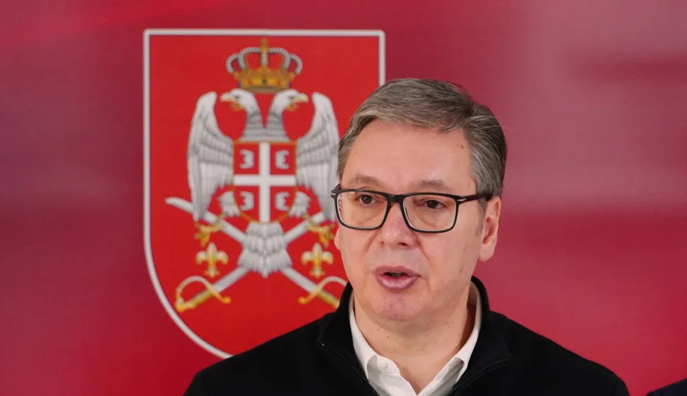 Beograd, 29.1.2026.- Srbija ponovno uvodi vojni rok, objavio je u ?etvrtak predsjednik Aleksandar Vučić rekav?i da je zabrinut zbog navodnog formiranja vojnih saveza protiv Srbije. Obvezno slu?enje vojske uvest ?e se krajem 2026. ili po?etkom 2027., rekao je Vu?i? nakon sastanka s vojnim ?elnicima. foto HINA/ TANJUG/ VLADIMIR ?POR?I?/ ua
