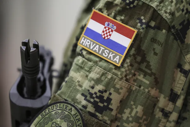 Zagreb, 11.12.2025. - Predsjednik Republike i vrhovni zapovjednik Oružanih snaga RH Zoran Milanović sudjelovao je na obilježavanju 34. obljetnice Hrvatskog ratnog zrakoplovstva. Tim povodom uručo je promaknuća i pohvale pripadnicima Hrvatskog ratnog zrakoplovstva.Na fotografiji ilustracija: Hrvatska Vojska.foto HINA/ Edvard &Scaron;U&Scaron;AK