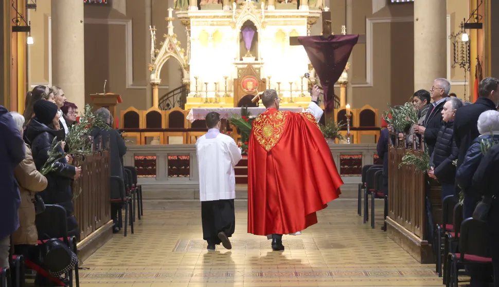Osijek, 29 03. 2026., Konkatedrala, Cvjetnica, Cvjetnica 2026, sv. misa, misa, Matej Glavica - župnik  SNIMIO BRUNO JOBST