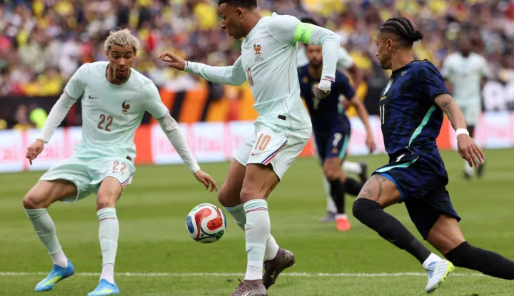 France's forward #10 Kylian Mbappe controls the ball between France forward #22 Hugo Ekitike and Brazil's midfielder #11 Raphinha during a friendly football match between Brazil and France at Gillette Stadium in Foxborough, Massachusetts, on March 26, 2026. (Photo by FRANCK FIFE/AFP)