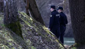 23.02.2026., Hrvatska Kostajnica - Tijekom noci na rijeci Uni doslo je do prevrtanja camca u kojem se nalazilo nekoliko osoba. Dok su tri osobe izvucene iz Rijeke, jedna je osoba smrtno stradala. Photo: Josip Mikacic/PIXSELL