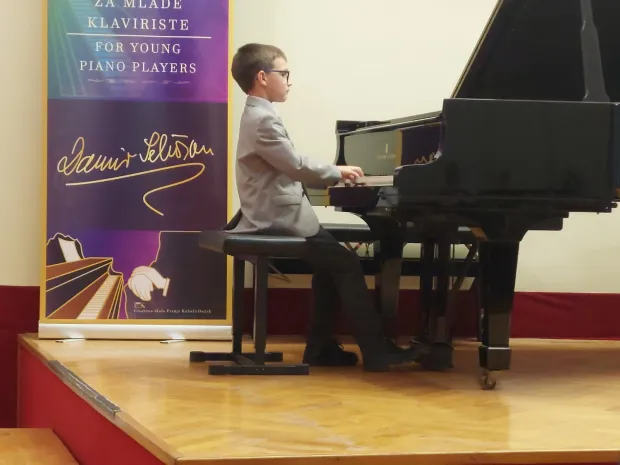 V&aacute;czi-Delley Kristof, revijalni dio