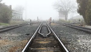 Osijek, 10. 11. 2025., magla, prijelaz, pruga, željeznička pruga, opasnost, vlak, zabranjen prijelaz, slobodnjak, slobodnjaciSNIMIO BRUNO JOBST