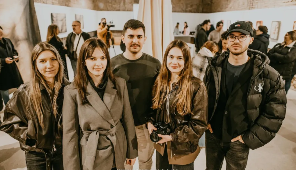 IZLOŽBA "Stojim na leđima divova 3.0"