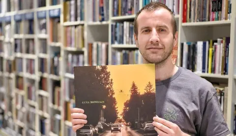 U prodaji je ograničeni broj vinilnih albuma s Kandžijinim potpisom