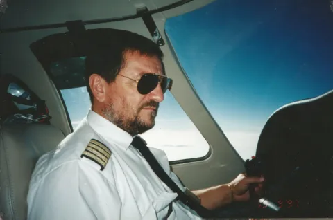 Prevozio multimilijardere, sporta&scaron;e i napisao knjigu: Letačku slavu stekao je kao privatni pilot saudijskog princa, Schumachera, ali i rudarskog magnata