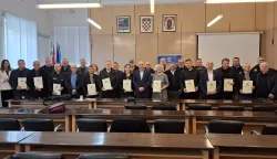 VUKOVARŽupan vukovarsko-srijemski Ivan Bosančić uručio je u Palači Srijem ugovore o dodjeli financijskih sredstava predstavnicima braniteljskih i stradalničkih udruga proisteklih iz Domovinskog rata s područja Vukovarsko-srijemske županijeOŽUJAK 2026.