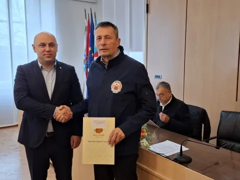 VUKOVARŽupan vukovarsko-srijemski Ivan Bosančić uručio je u Palači Srijem ugovore o dodjeli financijskih sredstava predstavnicima braniteljskih i stradalničkih udruga proisteklih iz Domovinskog rata s područja Vukovarsko-srijemske županijeOŽUJAK 2026.