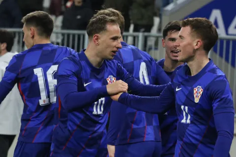 Osijek, 31. 03. 2026, Opus Arena, mlada Hrvatska reprezentacija U-21, kfalifikacije za Eurosko nogometno prvenstvo. Hrvatska - Turska. Trenutak kada je pozllo Turskom treneru. Hrvatska 1:0.snimio GOJKO MITIĆ