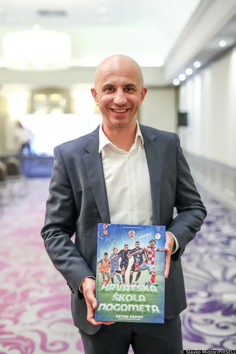 21.09.2022., Zagreb - U hotelu Sheraton odrzano je predstavljanje knjige "Hrvatska skola nogometa". glavni instruktor HNS-a Petar Krpan Photo: Slavko Midzor/PIXSELL