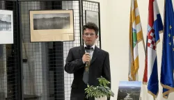 Diplomirani inženjer &scaron;umarstva, Zvonimir Grgljanić, predstavio je u vinkovačkoj Gradskoj knjižnici svoju knjigu naslovljenu "Priče o ritskim &scaron;umama Vukovarskih dunavskih ada &ndash; Homilije o vremenu". Knjiga ima 248 stranica tvrdog uveza, lektorica je prof Vlasta Markasović, grafički urednik je Dražen Bota, a recenzenti su Mario Božić i Željko Majer. Sažetak na njemačkom napisala je prof Rejhana Nuhanović Tadijan.