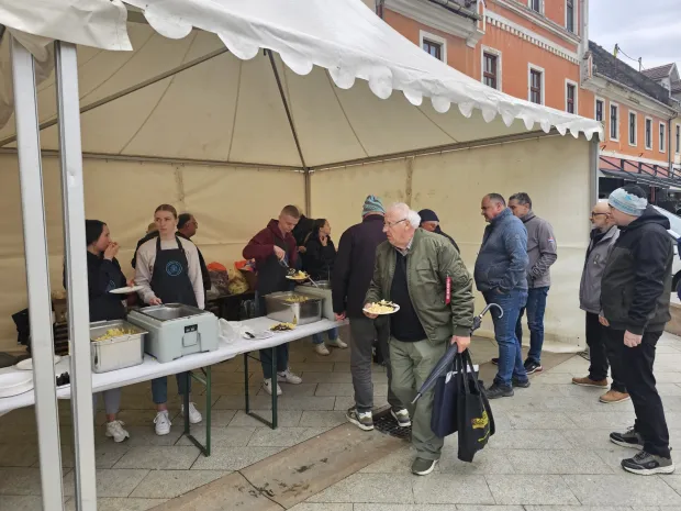 Podjela posnog obroka 