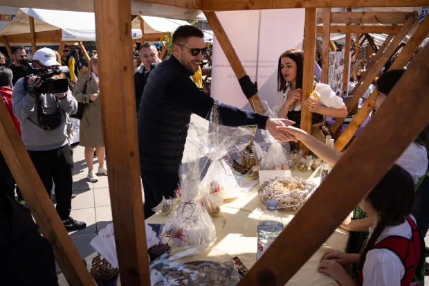 Osijek, 4. 4. 2026., Motozeke; Trg A. StarčevićaIvan Radić; Uskrs; program; sajam; djeca; gužva; posjetitelji; blagdan; motoklub