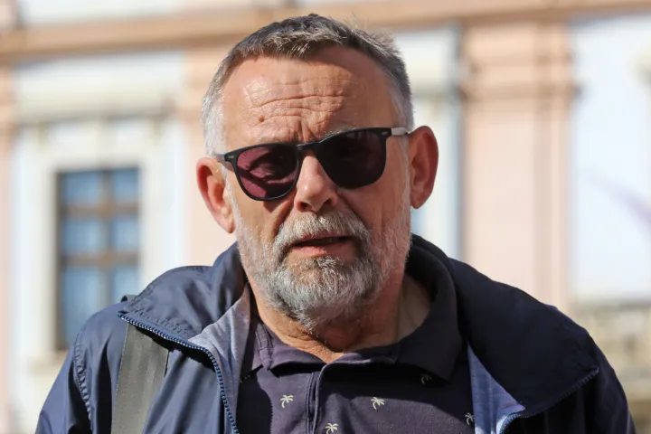 Osijek, 05. 04. 2026, Tvrđa. Uskrsno besplatno turističko vođenje od Kužnog pila. Grupu je provodao Tvrđom Stanko Subotić. Stanko Subotić.snimio GOJKO MITIĆ