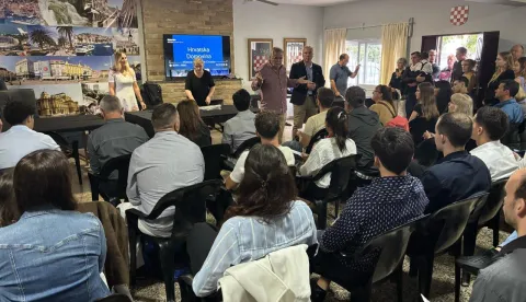 BUENOS AIRES, 5. travnja 2026. (Hina) - U Argentini, gdje živi oko 300.000 osoba hrvatskog porijekla, prije tjedan dana je 130 osoba dobilo hrvatsko državljanstvo, rekli su Hini u nedjelju predstavnici lokalnih Hrvata.