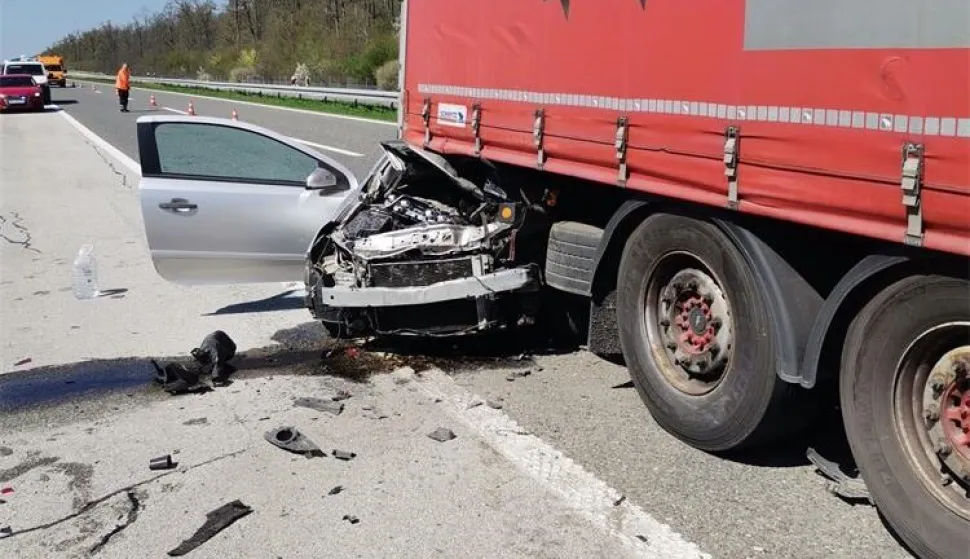 Vozač auta poginuo na autocesti A3 kod Bajakova