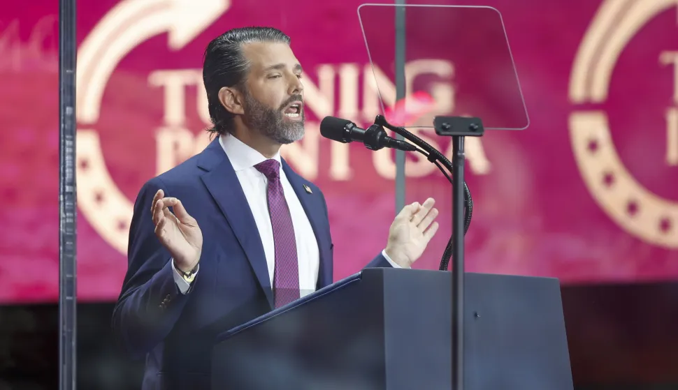 epa12397004 Donald Trump Jr., son of Us president Donald Trump, speaks during the public memorial service of political activist Charlie Kirk at State Farm Stadium in Glendale, Arizona, USA, 21 September 2025. Kirk was shot and killed on 10 September during a stop on his American Comeback Tour organized by Turning Point USA at Utah Valley University. EPA/CAROLINE BREHMAN
