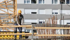 10.3.2026., Podbrezje, Zagreb - Tomislav Tomasevic i zamjenici obisli su radove na izgradnji poslovno-stambene zgrade A11, namijenjene socijalnom i priustivom najmu i odrzali redovnu konferenciju za medije. Photo: Marko Prpic/PIXSELL