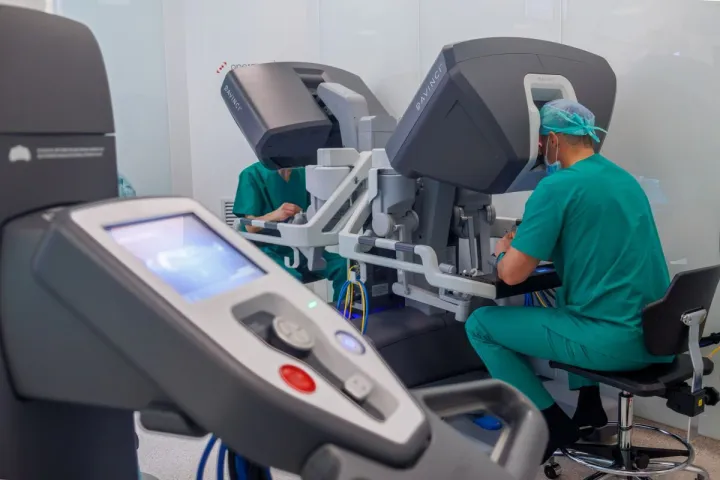 Internacionalni medicinski centar Priora u Čepinu kod Osijeka dosegnuo je proteklog mjeseca brojku od 100 operacija izvedenih uz pomoć sofisticiranog robotskog sustava Da Vinci.