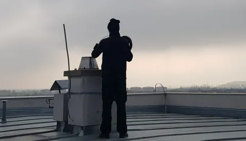 dimnjacar, dimnjak, zima, krov, zgrada, provjera, ciscenje, ilustracijaosijek, prosinac 2019mario mihaljevic