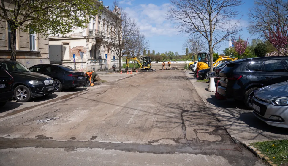 Osijek, 7. 4. 2026., Slobodnjaciradovi; gradnja; obnova; ceste; cesta; kolnik; kolnici; prometnica; prometnice; centar; promenada; Kino Urania; parking; Sakuntala park; radnici; gradnja