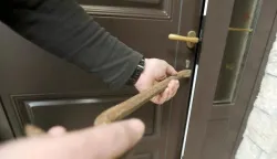 RIJEKA 03.04.2013ILUSTRACIJARAZBOJSTVO,LOPOV,KRAĐA,PROVALAFOTO RONI BRMALJ