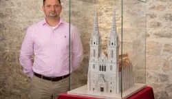 minijaturna maketa Zagrebačke katedrale, rad umjetnika Josipa Radića