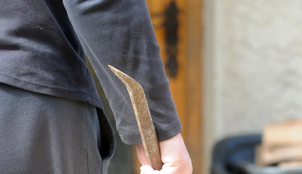 RIJEKA 03.04.2013ILUSTRACIJARAZBOJSTVO,LOPOV,KRAĐA,PROVALAFOTO RONI BRMALJ