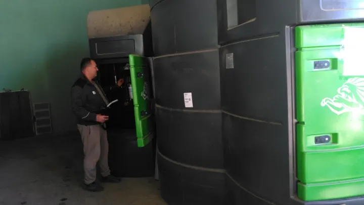 DRENJE - Josip Petanjak, jedan od trojice braće vlasnika triju obrta u poljoprivrediplavi dizel i gnojivo za cijelu godinu nabavili pro&scaron;le jeseni, nakon isplate uroda i poticajakraj cisterni s gorivomtravanj 2026.