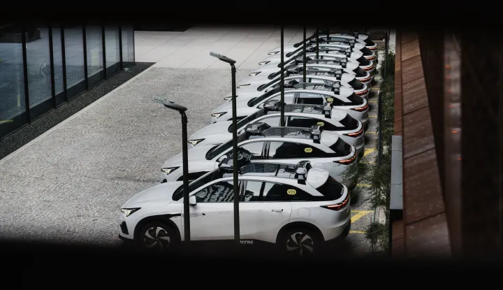 Zagreb, 08.04.2026. - Tvrtka Verne iz sastava Rimac grupe u Zagrebu je pokrenula prvu komercijalnu robotaksi uslugu u Europi, a usluga je za početak dostupna u &scaron;irem centru i zračnoj luci, no iako vozila prometuju autonomno u njima će biti sigurnosni operateri, priopćio je Verne u srijedu. foto HINA/ 404.agency/ tm