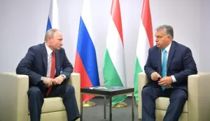 epa06168494 Russian President Vladimir Putin (L) meets with Hungarian Prime Minister Viktor Orban (R) in Budapest, Hungary, 28 August 2017. Vladimir Putin arrived on a one-day visit to Budapest at the invitation of Hungarian Prime Minister. EPA/ALEXEI DRUZHININ/SPUTNIK/KREMLIN POOL MANDATORY CREDIT