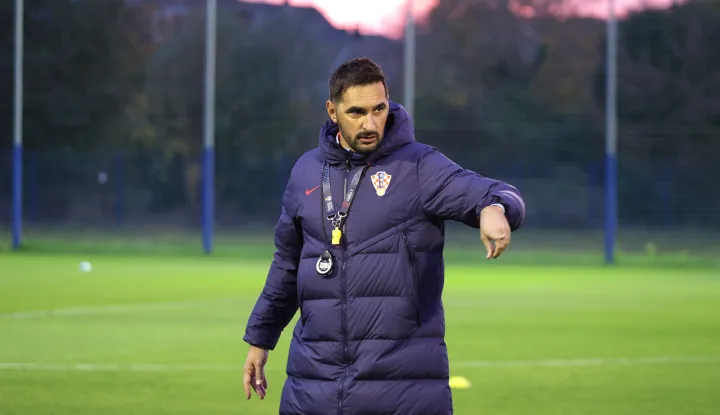 Osijek, 27. 10. 2025., Opus Arena, Hrvatska nogometna reprezentacija, U-17, priprema, pripreme, trening, Marijan Budimir - izbornik SNIMIO BRUNO JOBST