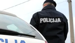 ?MUCICI,30.01.2011.CRNA KRONIKAMUCICI ODVOJAK ZA BRECE TEKA PROMETNA NESRECA SUDJELOVALI KOMBI POLICIJE CITROEN JUMPER I MOTOR DUCATI, TEKO OZLJEDEN MOTOCIKLIST OCEVID OBAVILI DJELATNICI POLICIJE (POLICIJA, OCEVID, MOTOR, KOMBI....)SNIMIO SERGEJ DRECHSLER------3st