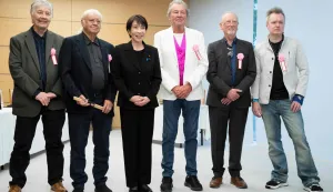 Japan?s Prime Minister Sanae Takaichi (3rd L) poses with members of British rock band Deep Purple Don Airey (L), Ian Paice (2nd L), Ian Gillan (3rd R), Roger Glover (2nd R) and Simon McBrideat (R) during their meeting the Prime Minister's Office in Tokyo on April 10, 2026. (Photo by Yuichi YAMAZAKI/POOL/AFP)