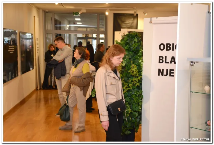 Ovoga dana dok otvaramo ovu izložbu u svijetu je nestao jedan grad veličine na&scaron;e Požege i to samo zato &scaron;to nisu imali &scaron;to pojesti.