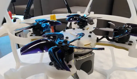 Osijek 24. 03. 2026, GC Osijek, Press konferencija u povodu manifestacije Osijek Drone Expo 2026. Dragan Kovačević, predstavnik tvrtke Orqa, Dragan Vulin, zamjenik gradonačelnika Osijeka, Nata&scaron;a Trami&scaron;ak, županica OBŽ, Ivan Vidaković, organizator i Antonela Bari&scaron;ić Kula&scaron;, voditeljica konferencijskog dijela. Nogometni dron.snimio GOJKO MITIĆ