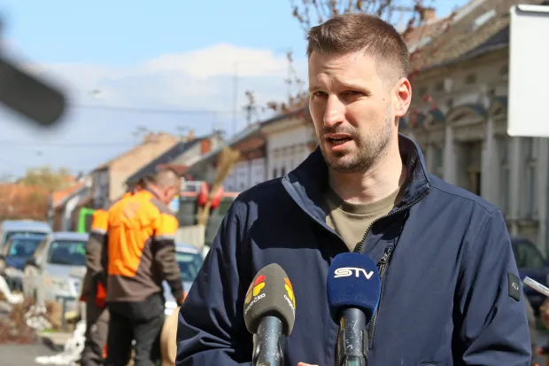 Osijek, 11. 04. 2026, Sadnja drveća u Ulici Braknka Radičevića u Doljnjem Graud, Ivan Radić, gradonačelnik grada Osijeka.Ivan Radić.snimio GOJKO MITIĆ