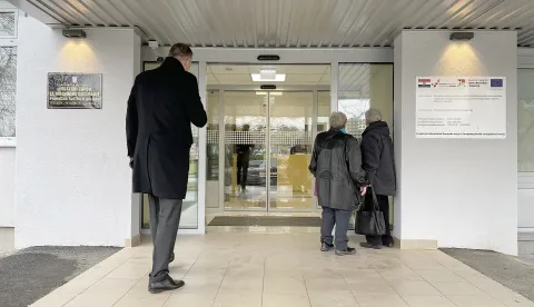 Osijek, 02. 12. 2022, HZZO, HMZO, otvorenje obnovljenje zgrade, pozdravni govor - Ivan Serdar-ravnatelj HZMO, Lucijan Vukelic - ravnatelj HZZO, Dragan Vulin, Ivan Anusic, Natasa Tramiscak, blagoslov prostora - Nadbiskup djakovacko-osjecki mons. Djuro Hranic, obilazak zgradeSNIMIO BRUNO JOBST