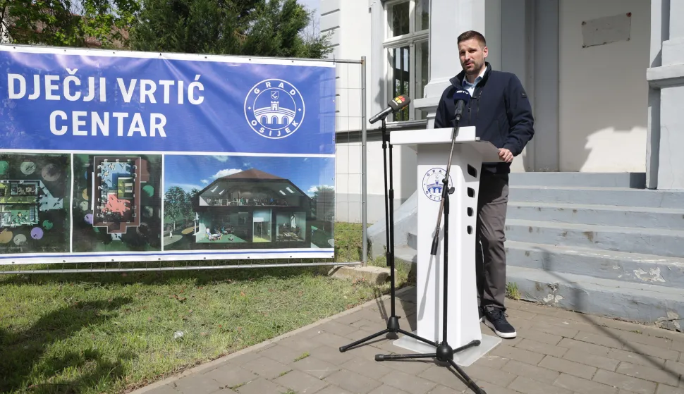 Osijek, 13. 04. 2026., &Scaron;kolska 6, Dječji vrtić Centar, uručenje Ugovora, rekonstrukcija, dogradnja, Ivan RadićSNIMIO BRUNO JOBST