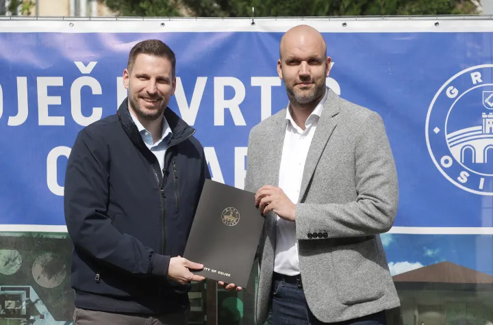 Osijek, 13. 04. 2026., &Scaron;kolska 6, Dječji vrtić Centar, uručenje Ugovora, rekonstrukcija, dogradnja, Ivan Radić; Ivan Dumančić - Iver d.o.o.SNIMIO BRUNO JOBST