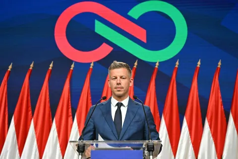 TOPSHOT - Peter Magyar, leader of the pro-European conservative TISZA party, delivers a press conference at the HUNGEXPO Congress and Exhibition Center in Budapest, Hungary, on April 13, 2026. The party of conservative Peter Magyar won a two-thirds parliamentary majority in Hungarian elections in a clear defeat for nationalist long-time Prime Minister Viktor Orban, according to near-complete results. (Photo by Attila KISBENEDEK/AFP)