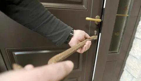 RIJEKA 03.04.2013ILUSTRACIJARAZBOJSTVO,LOPOV,KRAĐA,PROVALAFOTO RONI BRMALJ