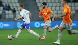 02.11.2025., Osijek - SuperSport HNL, 12. kolo, NK Osijek - NK Varazdin. Nail Omerovic, Tomislav Duvnjak i Vane Jovanov Photo: David Jerkovic/PIXSELL