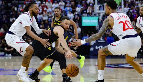 INGLEWOOD, CALIFORNIA - APRIL 12: Stephen Curry #30 of the Golden State Warriors passes against Darius Garland #10 and John Collins #20 of the Los Angeles Clippers during the first half of an NBA game at Intuit Dome on April 12, 2026 in Inglewood, California. NOTE TO USER: User expressly acknowledges and agrees that, by downloading and or using this photograph, User is consenting to the terms and conditions of the Getty Images License Agreement. Ryan Sirius Sun/Getty Images/AFP (Photo by Ryan Sirius Sun/GETTY IMAGES NORTH AMERICA/Getty Images via AFP)