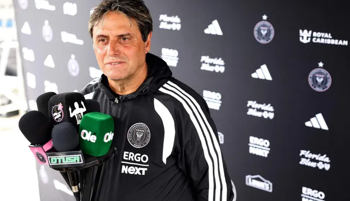 FORT LAUDERDALE, FLORIDA - APRIL 15: Head Coach Guillermo Hoyos of Inter Miami CF talks to the media prior to a training session at Florida Blue Training Center on April 15, 2026 in Fort Lauderdale, Florida. Leonardo Fernandez/Getty Images/AFP (Photo by Leonardo Fernandez/GETTY IMAGES NORTH AMERICA/Getty Images via AFP)