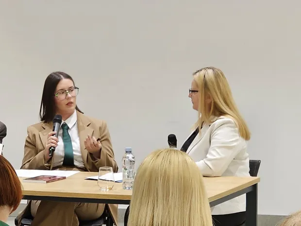 Lea Fabijan i Mirela Baličević (moderatorica)